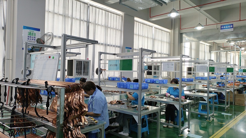 大型五金車間整體制冷降溫，應(yīng)用蒸發(fā)冷省電空調(diào)-立式軸流機(jī)組